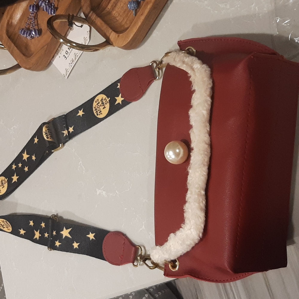 New pearl shearling little bag
